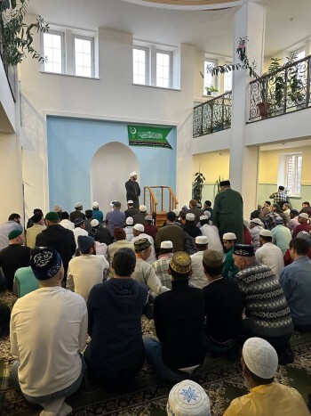 В Саткинском районе мусульмане совершают намаз 