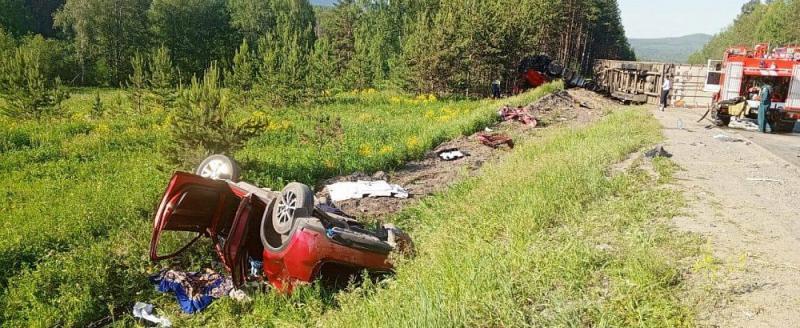 Родители погибли, ребенок в тяжелом состоянии. Страшная авария произошла под Саткой