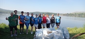 Уборка вместо отдыха: саткинские волонтеры очистили от мусора «лягушатник» 