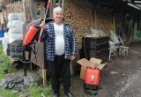 Помогут в борьбе с огнем: саткинские пожарные-добровольцы получили ранцевые огнетушители