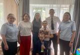 Главные ценности в жизни! Многодетную семью саткинского полицейского поздравили коллеги