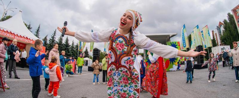 Программа продолжается: семейный фестиваль приехал в Бакал