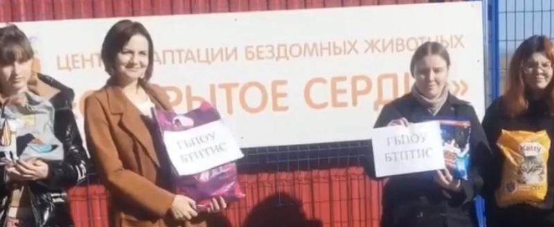 Подарки к празднику: бакальские студенты поздравили питомцев зооприюта с Днем защиты животных