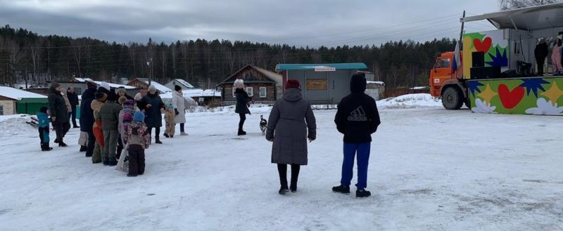 В п. Чёрная речка Саткинского округа состоялась яркая концертно-развлекательная программа