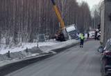 Около Бердяуша достали фуру с помощью эвакуатора