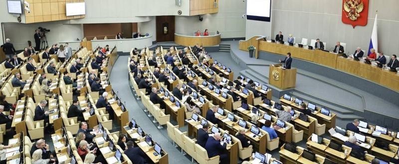 В Госдуме в рамках «правительственного часа» обсудили меры поддержки педагогов