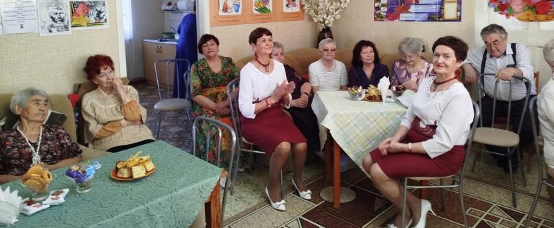 В отделении дневного пребывания п. Межевой состоялся праздничный огонёк в честь Дня работников культуры