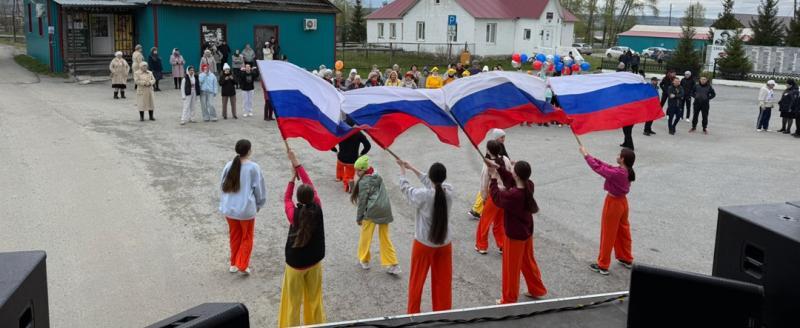 Автоклуб Сатка поздравил с Первомаем жителей Сулеи