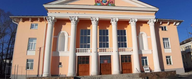 В ДК «Горняк» коллективом «Сударушки зрителям был представлен спектакль «Живи и помни»