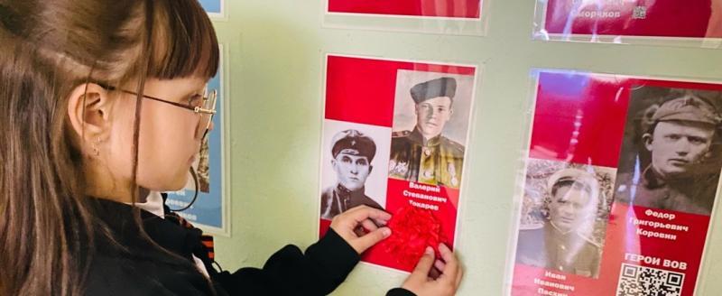 В музейной комнате «Хранители истории» школы №40 четвероклассники познакомились с историями защитников Отечества