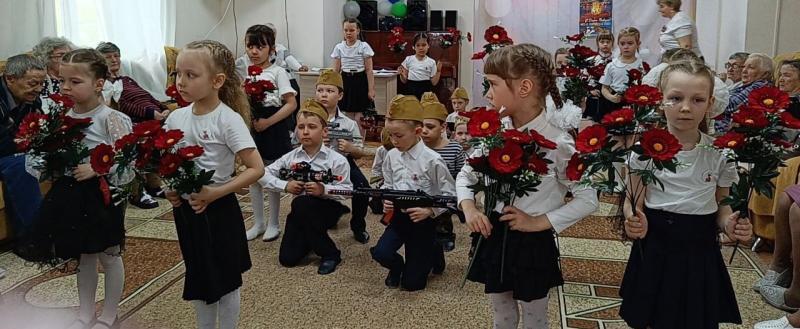 «Шкатулка памяти»: в отделении дневного пребывания КЦСОН прошла праздничная программа