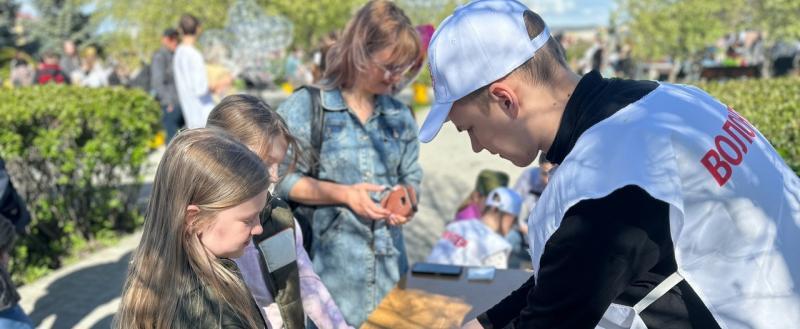 В День Победы студенты Саткинского медколледжа провели мастер-класс по оказанию первой помощи