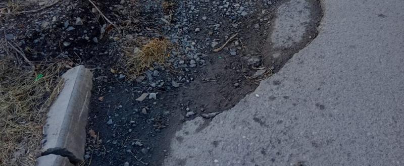 Жители многоквартирного дома беспокоятся, что во дворе могут сгнить трубы