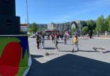 В сквере «Маленький принц» праздничное настроение создавали артисты автоклуба Сатка 