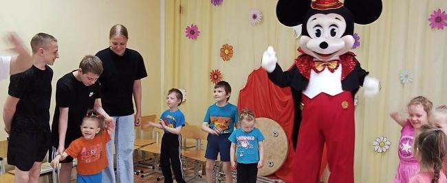 Первого июня к воспитанникам Саткинского реабилитационного центра приехало много гостей