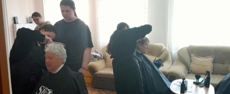 И снова студенты СГ-КК имени А.К. Савина выполнили стрижки отдыхающим в КЦСОН