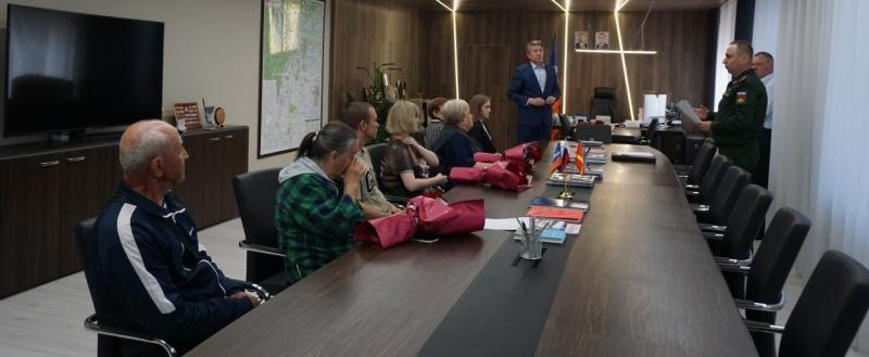В администрации Саткинского округа вручили родным героев, погибших в ходе СВО, четыре ордена Мужества