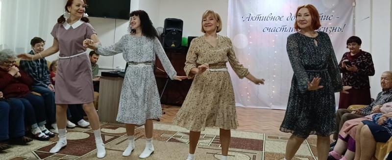 В отделение дневного пребывания КЦСОН г. Сатка состоялась музыкальная программа «Лето, любовь…»