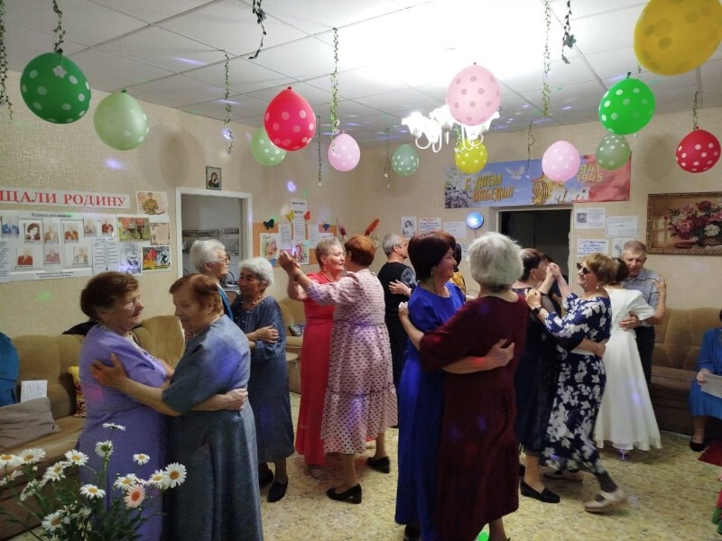 В отделении дневного пребывания п. Межевой провели литературный бал «Я помню чудное мгновенье»