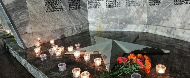 В саткинском сквере Славы прошла акция «Свеча Памяти»