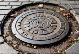 Падение в канализационный колодец: суд обязал возместить семье моральный ущерб 