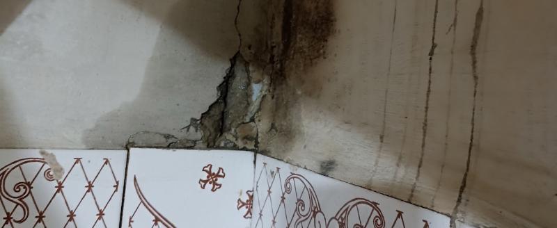 В многоквартирном доме сложилась крайне сложная и опасная ситуация