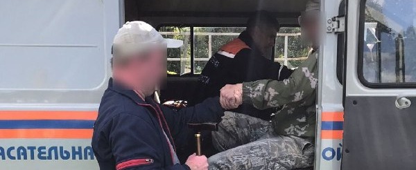 Выйти из леса: в Челябинской области спасатели помогают грибникам вернуться домой