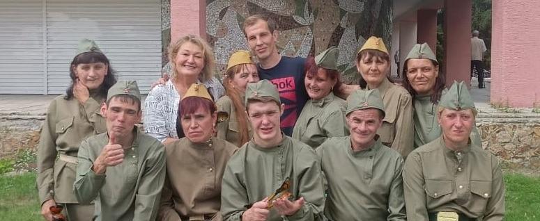 Ансамбль ложкарей «Задоринка» с номером «Попурри на военные песни» занял 1 место в конкурсе художественной самодеятельности «Созвездие»