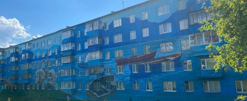 Новые муралы в старой части Сатки: искусство, оживляющее город