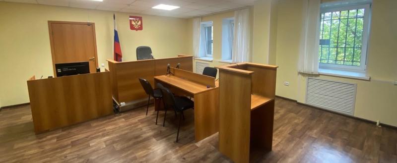 Ранее судимый мужчина ударил знакомую по лицу. Суд решил, что отбывать наказание мужчина будет в исправительной колонии