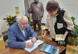 Владимир Садырин представил свою новую книгу «Потомственный шмат» Владимир Садырин представил свою новую книгу «Потомственный шмат»