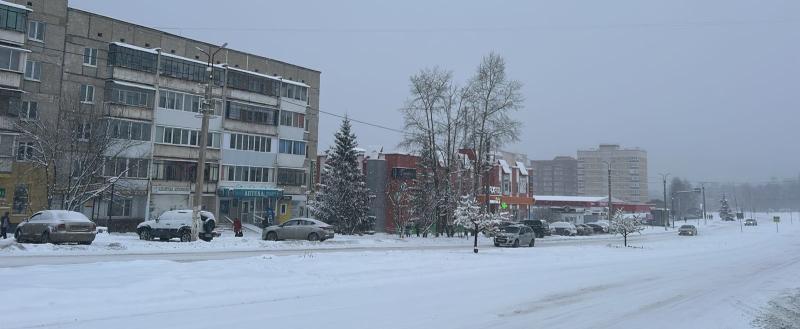 Его ждали, и он пришел. Жители Саткинского округа делятся фото заснеженных улиц. А у коммунальщиков началась жаркая пора