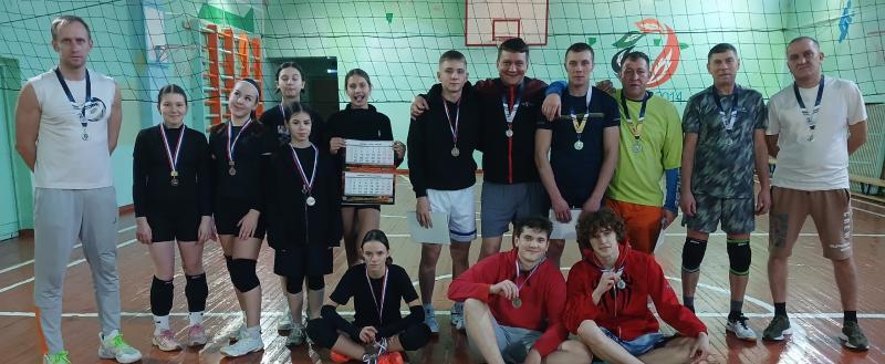 Волейболисты Саткинского округа встретились на турнире памяти Н.Г. Шевцова