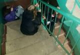 &laquo;Опять шабаш&hellip;&raquo;: в Сатке подростки устраивают &laquo;посиделки&raquo; в подъезде жилого дома 