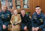 Сотрудники МЧС Саткинского муниципального округа поздравили с 90-летним юбилеем ветерана пожарной охраны Валентину Пленову 