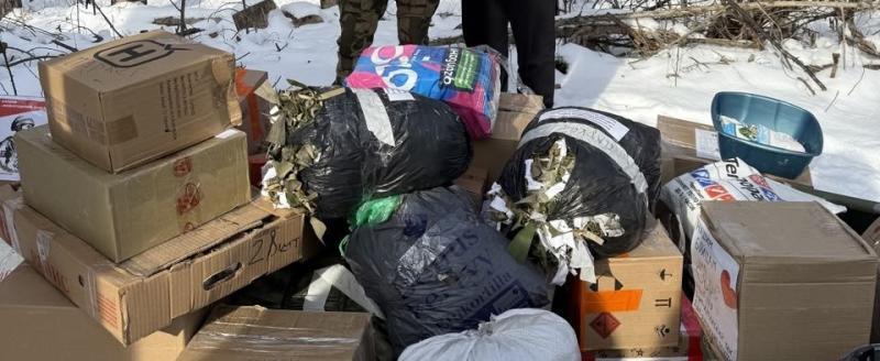 Прямо сейчас волонтеры Саткинского округа передают бойцам посылки