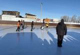 Хоккей на валенках. Тренер-преподаватель ДЮСШ им. Гундарцева Сергей Ехлаков провел для айлинских школьников турнир памяти Бориса Абрамова