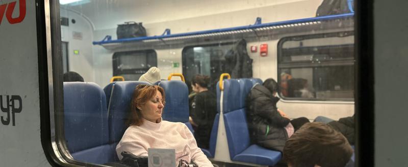 «Ни тепла, ни укрытия»: почему пассажиры на станции «Сатка» вынуждены ждать электричку до Челябинска на морозе?