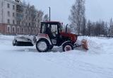 На территории Саткинского округа продолжаются работы по уборке снега